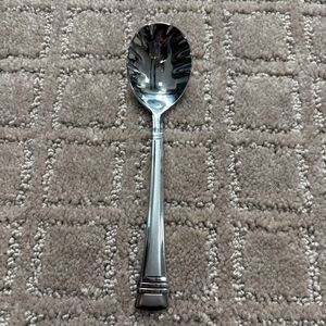 Wallace Zenith Frost Stainless 18/10 Flatware Sugar Shell Spoon 6"